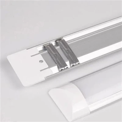 LED de 3000K, 32W máx. Watt de luminaria, 4000 lm, 125 lm/W lúmenes por vatio
